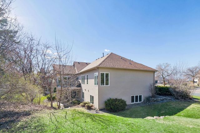 2070 Woodstone Drive, Victoria, MN 55386