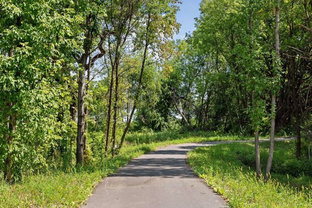 2070 Woodstone Drive, Victoria, MN 55386