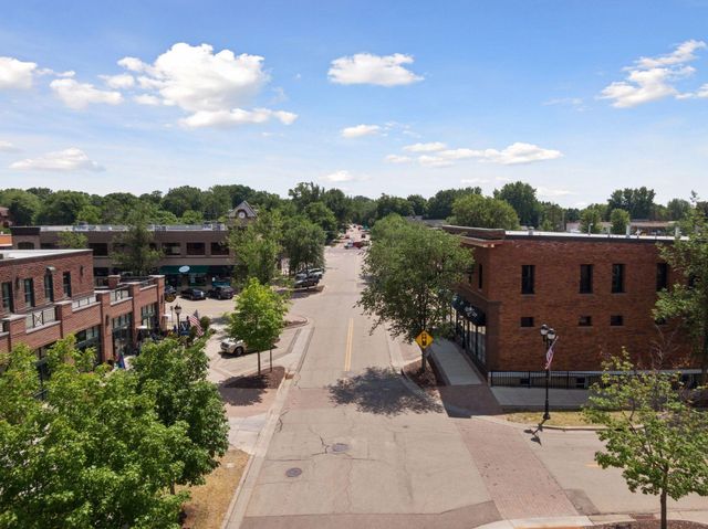 2070 Woodstone Drive, Victoria, MN 55386