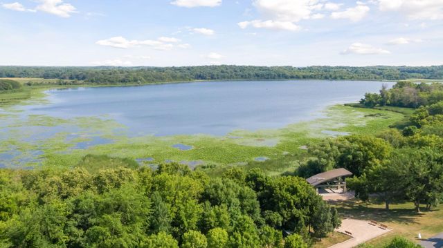 2070 Woodstone Drive, Victoria, MN 55386