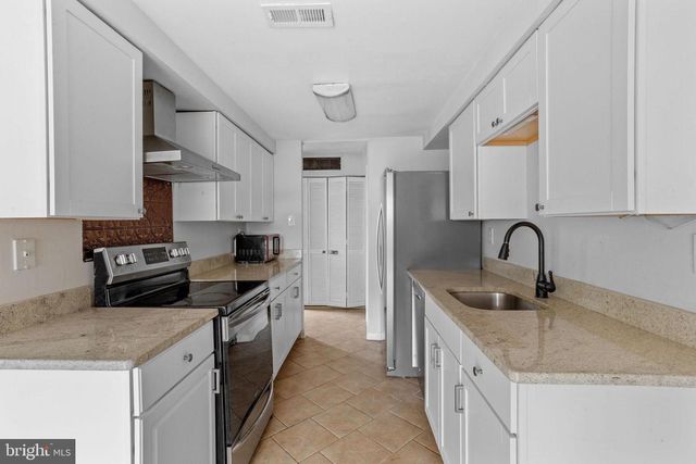 121 ASPEN CT, Marlton, NJ 08053