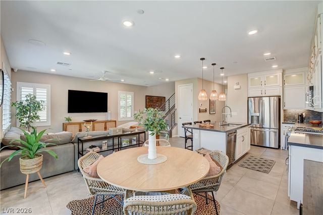 11532 Desert Hollow Avenue, Las Vegas, NV 89138