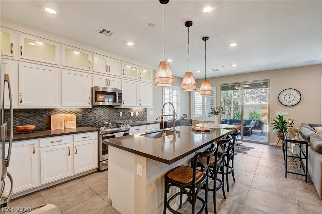 11532 Desert Hollow Avenue, Las Vegas, NV 89138 — photo 5