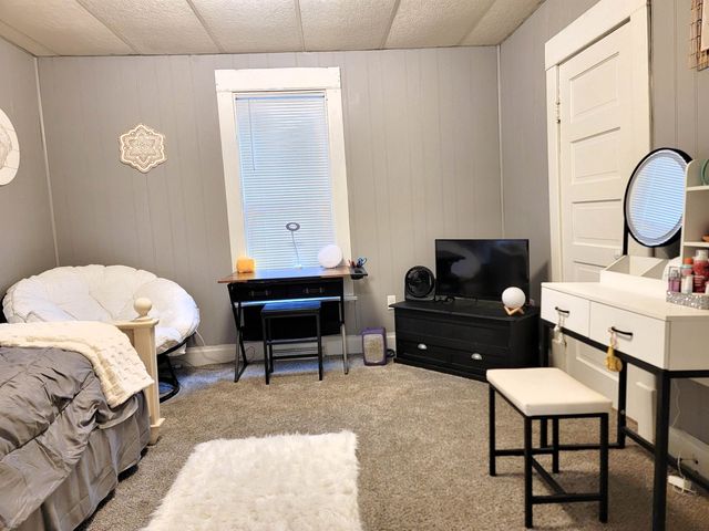 549 S 10th St, Salina, KS 67401