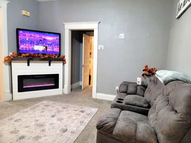 549 S 10th St, Salina, KS 67401