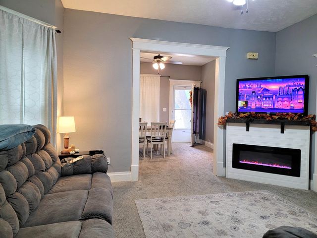 549 S 10th St, Salina, KS 67401