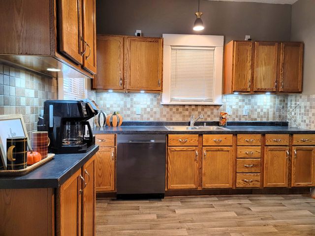 549 S 10th St, Salina, KS 67401