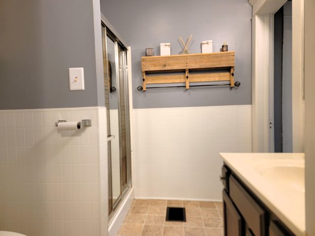 549 S 10th St, Salina, KS 67401