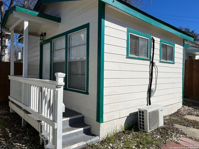 825 W Russell Pl Apt 3, San Antonio, TX 78212