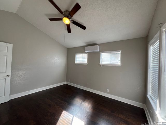 825 W Russell Pl Apt 3, San Antonio, TX 78212