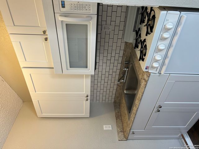 825 W Russell Pl Apt 3, San Antonio, TX 78212
