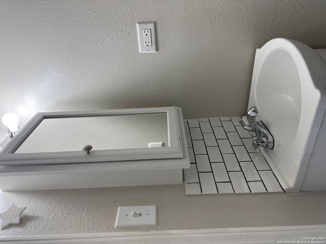 825 W Russell Pl Apt 3, San Antonio, TX 78212