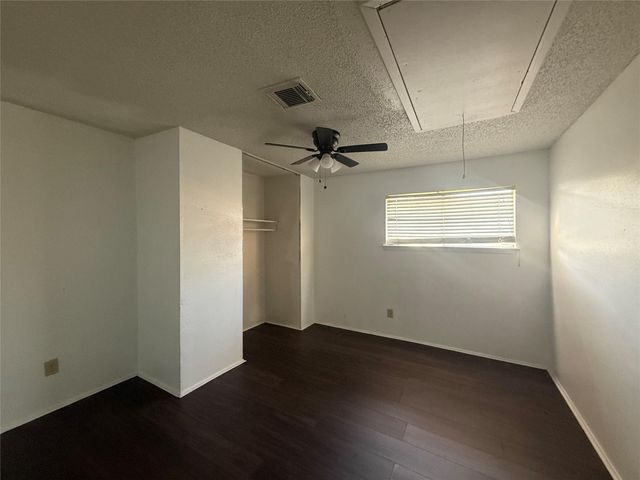 8498 Dairy View Lane, Houston, TX 77072