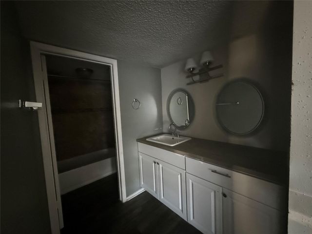 8498 Dairy View Lane, Houston, TX 77072