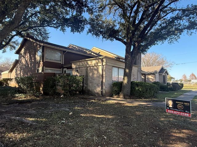 8498 Dairy View Lane, Houston, TX 77072
