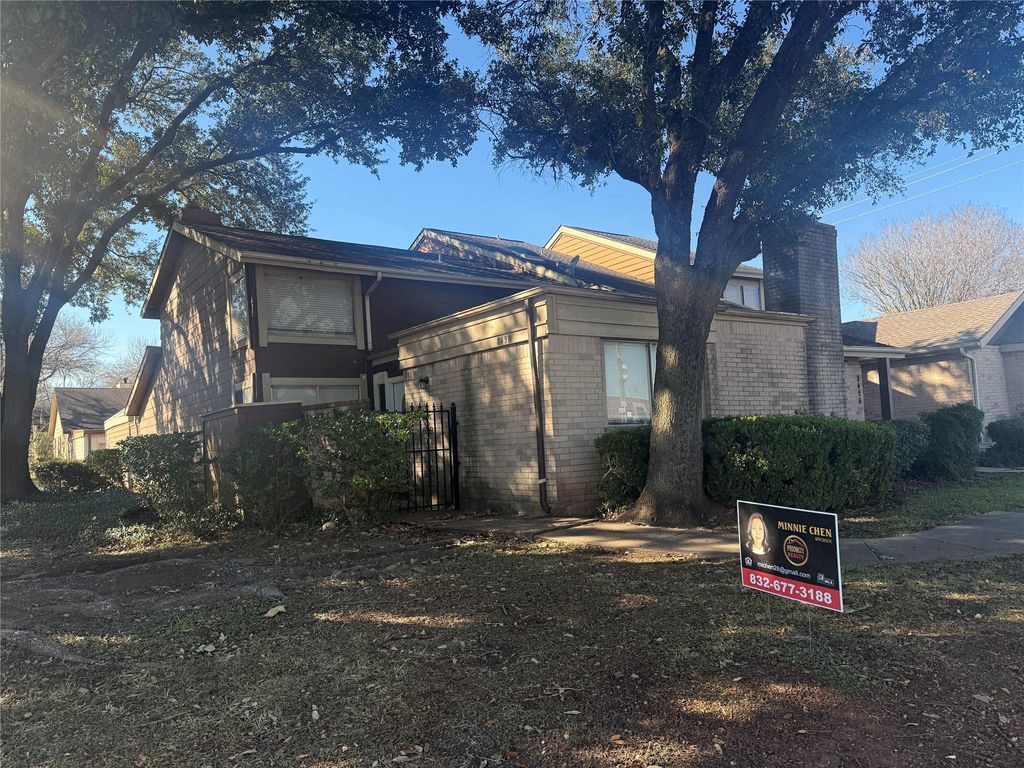 8498 Dairy View Lane, Houston, TX 77072