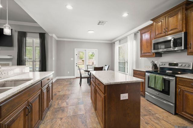 18241 Old Trail Dr, Prairieville, LA 70769