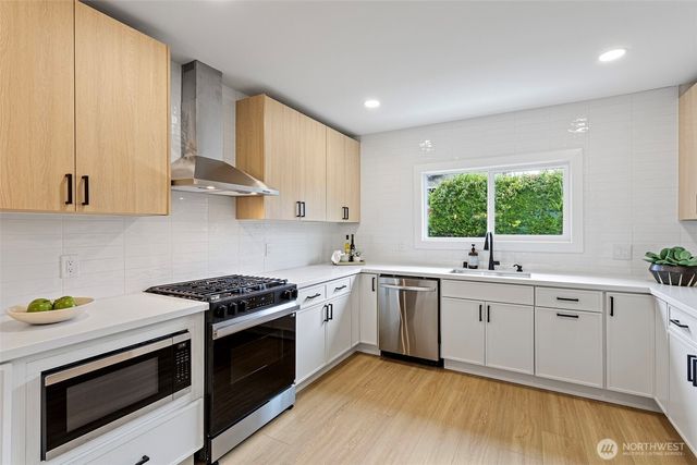 2020 33rd Avenue S, Seattle, WA 98144