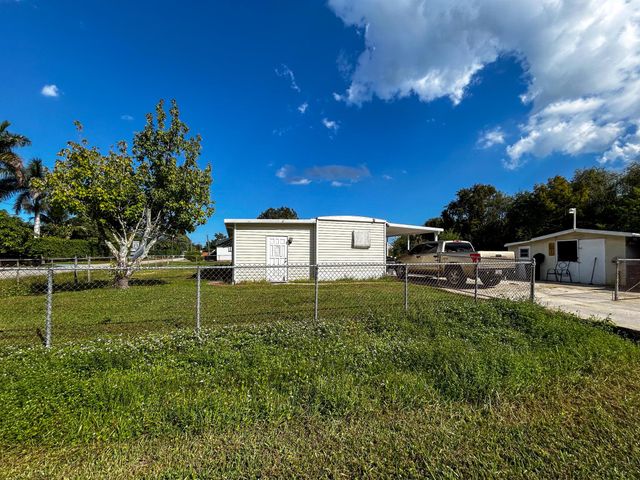 2446 SE Carroll Street, Stuart, FL 34997