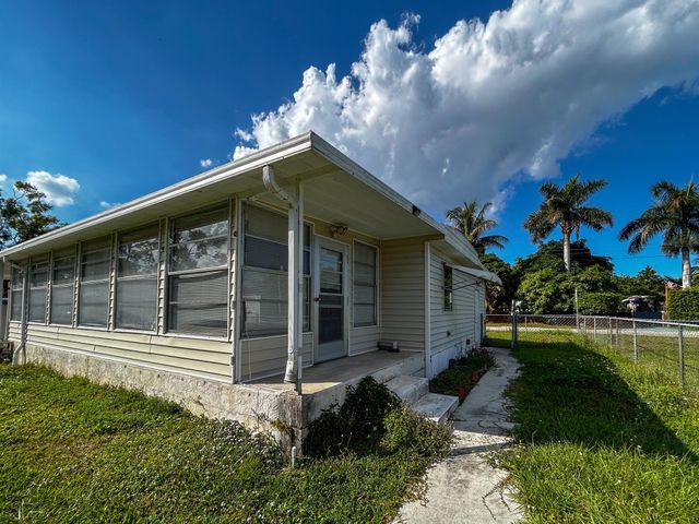 2446 SE Carroll Street, Stuart, FL 34997