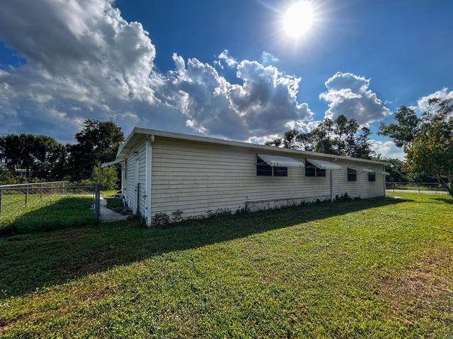 2446 SE Carroll Street, Stuart, FL 34997