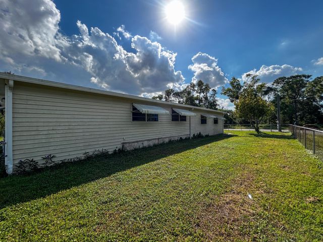 2446 SE Carroll Street, Stuart, FL 34997