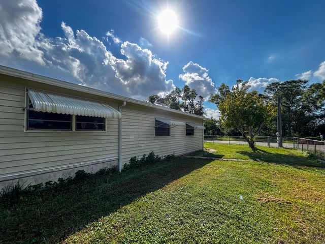 2446 SE Carroll Street, Stuart, FL 34997