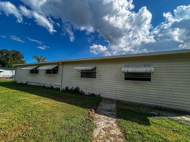 2446 SE Carroll Street, Stuart, FL 34997