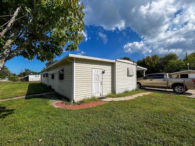 2446 SE Carroll Street, Stuart, FL 34997