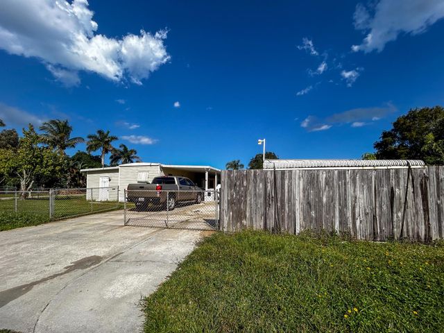 2446 SE Carroll Street, Stuart, FL 34997