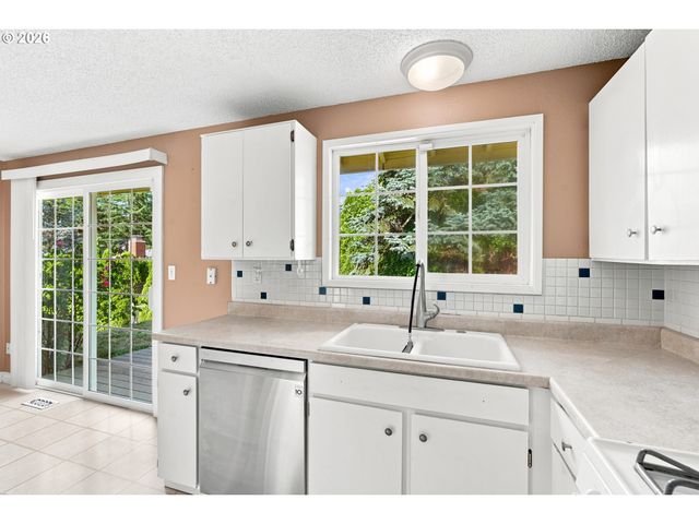 11612 Sw 49TH Ave, Portland, OR 97219