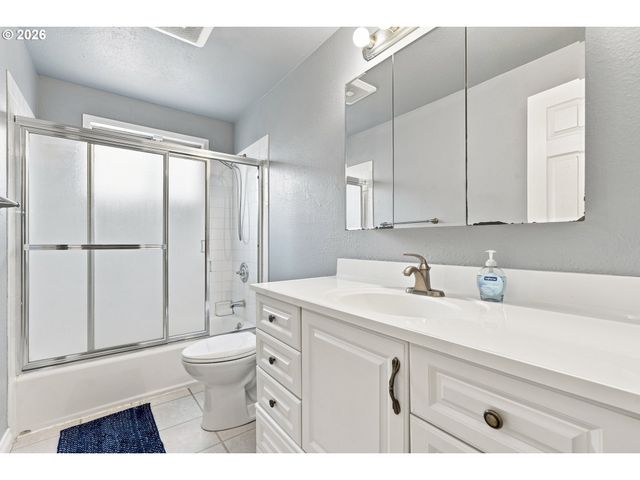 11612 Sw 49TH Ave, Portland, OR 97219