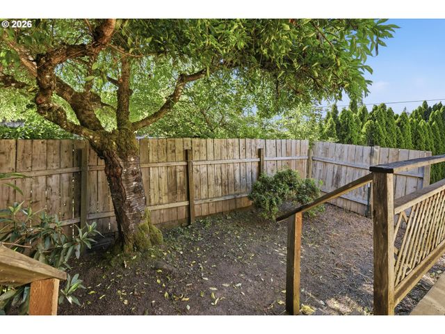 11612 Sw 49TH Ave, Portland, OR 97219