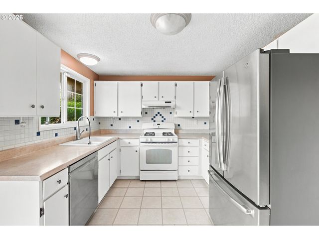 11612 Sw 49TH Ave, Portland, OR 97219