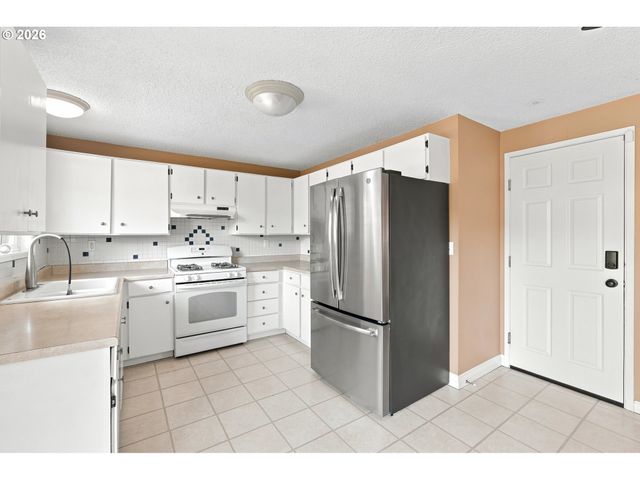 11612 Sw 49TH Ave, Portland, OR 97219