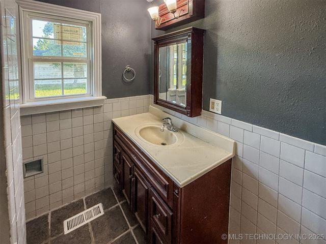 407 N Bliss Avenue, Tahlequah, OK 74464