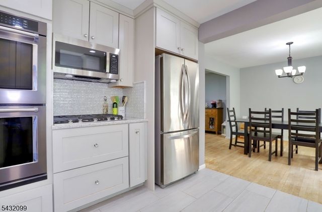 93 Summit Ct, Westfield Town, NJ 07090