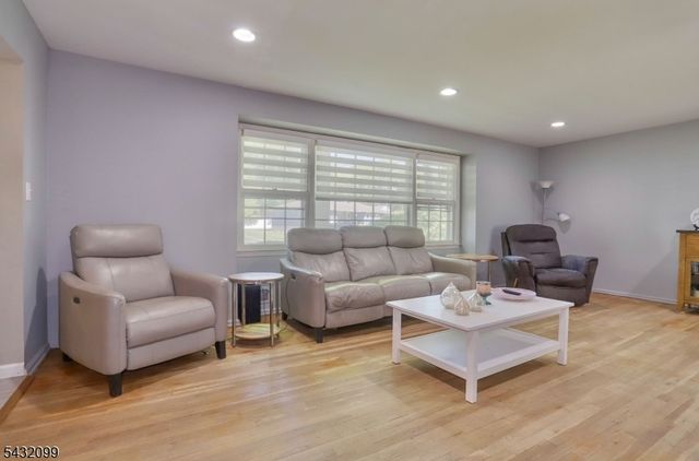93 Summit Ct, Westfield Town, NJ 07090