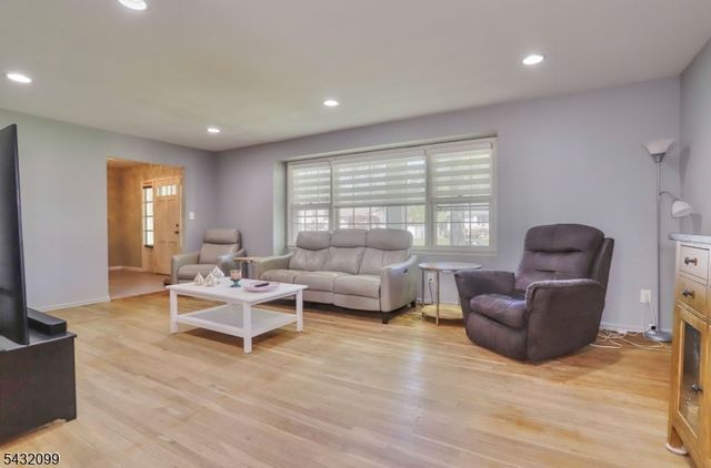 93 Summit Ct, Westfield Town, NJ 07090