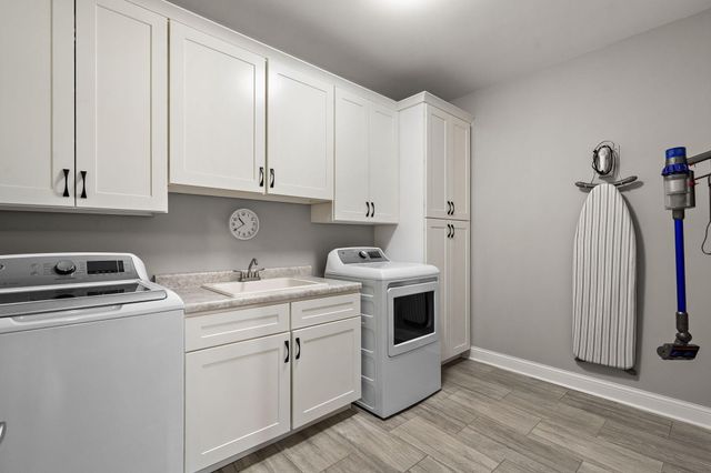 512 W Joliet Street, Crown Point, IN 46307