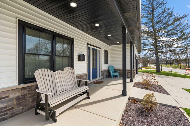 512 W Joliet Street, Crown Point, IN 46307