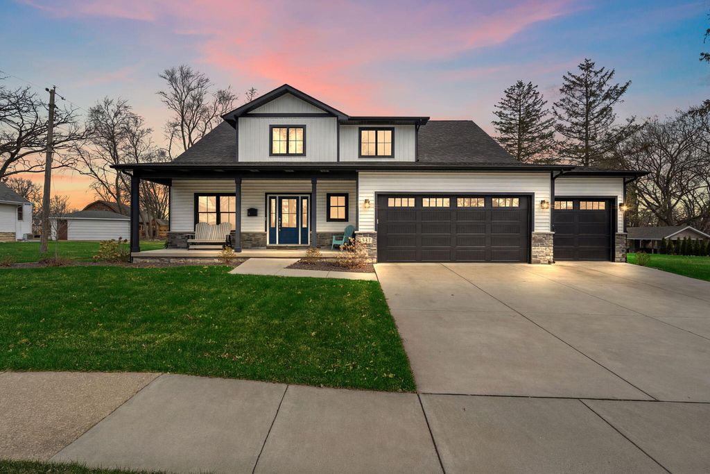 512 W Joliet Street, Crown Point, IN 46307