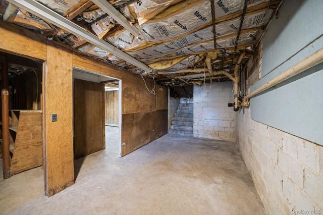 12 Ocean Avenue, East Quogue, NY 11942