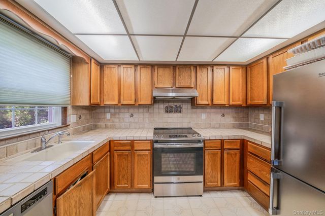 12 Ocean Avenue, East Quogue, NY 11942