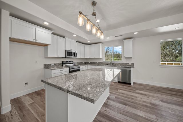 19246 Sandpiper Lane, Cottonwood, CA 96022