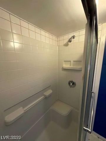 5000 Royal Avenue, Las Vegas, NV 89103