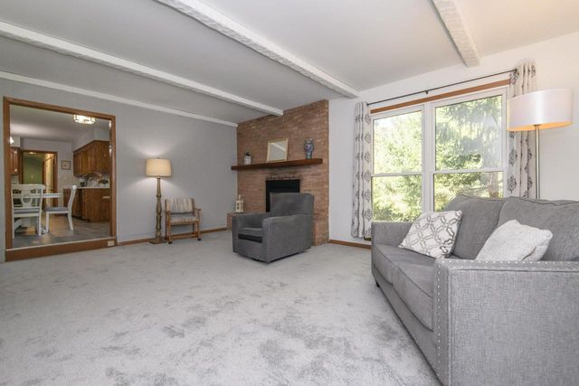 N11W30200 Hickory Hill DRIVE, Waukesha, WI 53188