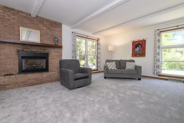 N11W30200 Hickory Hill DRIVE, Waukesha, WI 53188