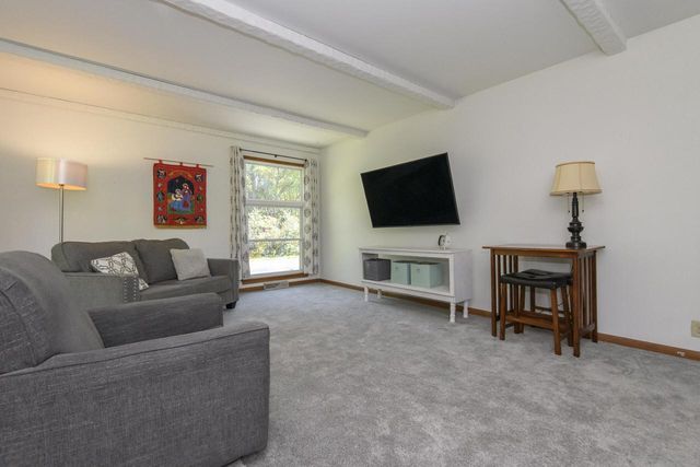 N11W30200 Hickory Hill DRIVE, Waukesha, WI 53188