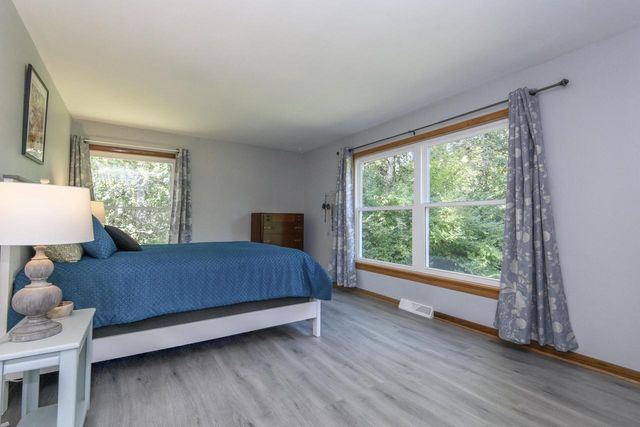 N11W30200 Hickory Hill DRIVE, Waukesha, WI 53188